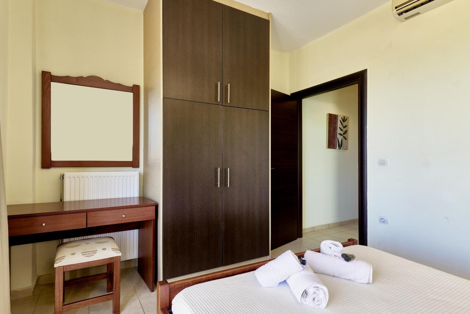 Villa Gereoudis Apartments With Sea View & Pool Kolymbari Extérieur photo