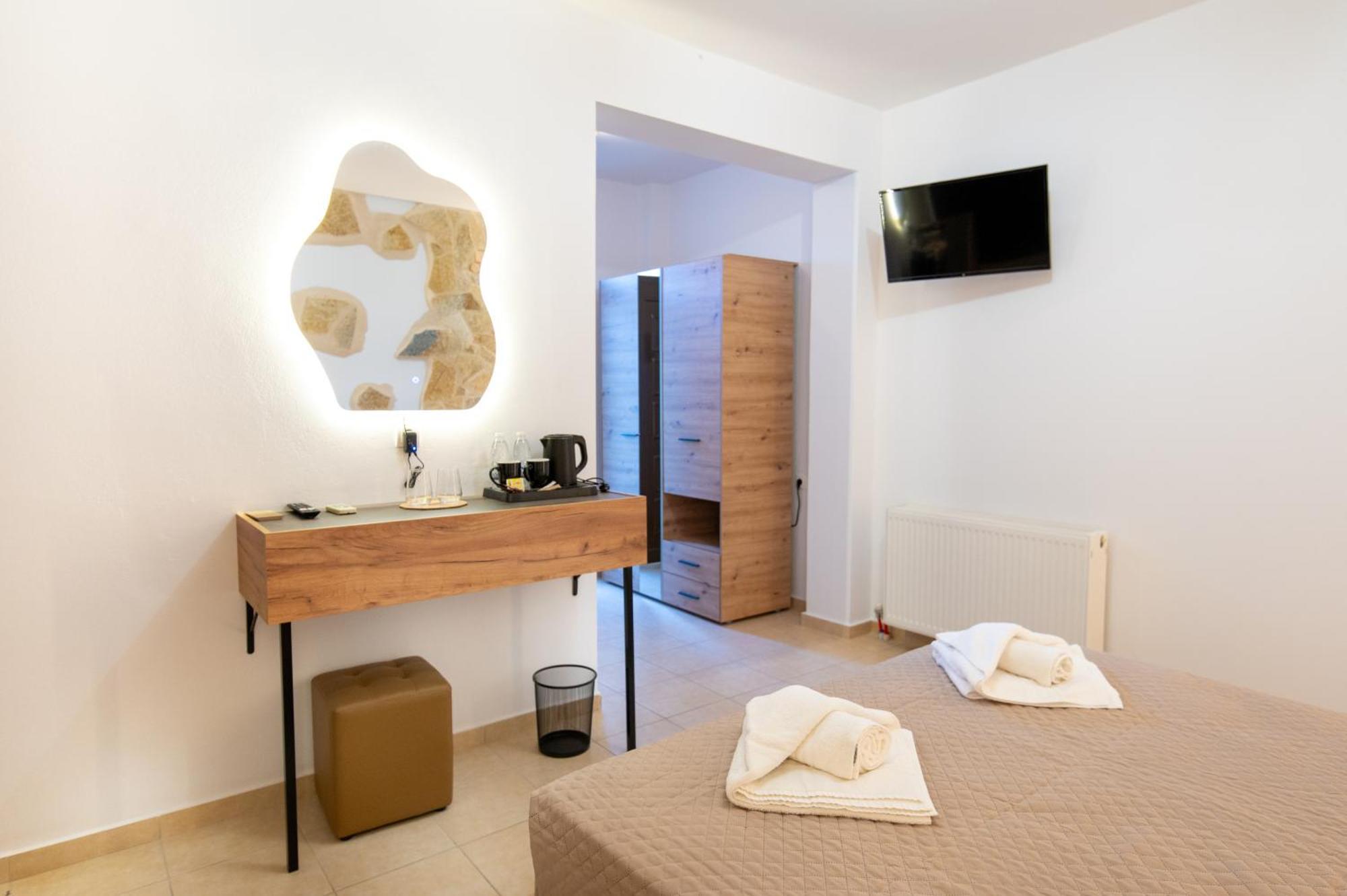 Villa Gereoudis Apartments With Sea View & Pool Kolymbari Extérieur photo