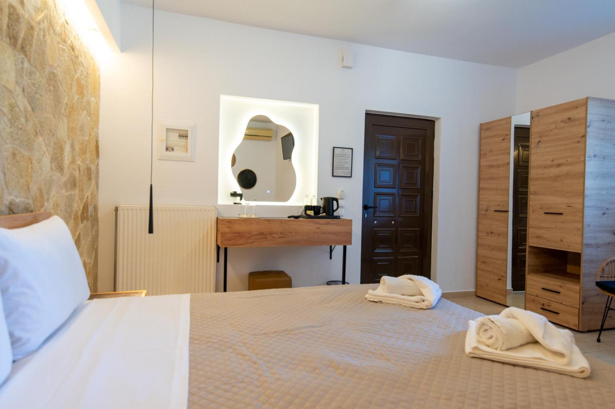 Villa Gereoudis Apartments With Sea View & Pool Kolymbari Extérieur photo